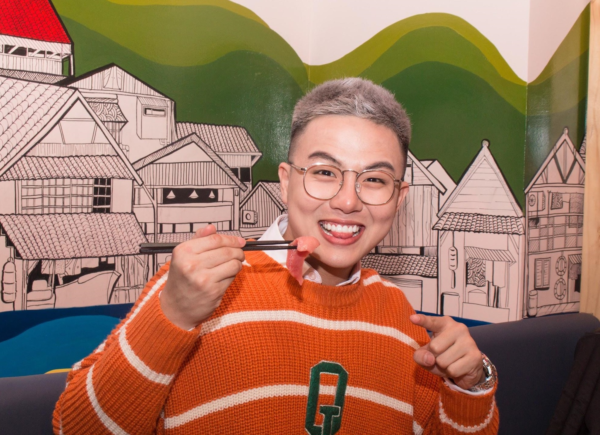 Duy Khanh, Dieu Nhi hao hung thuong thuc sushi chuan vi Nhat hinh anh