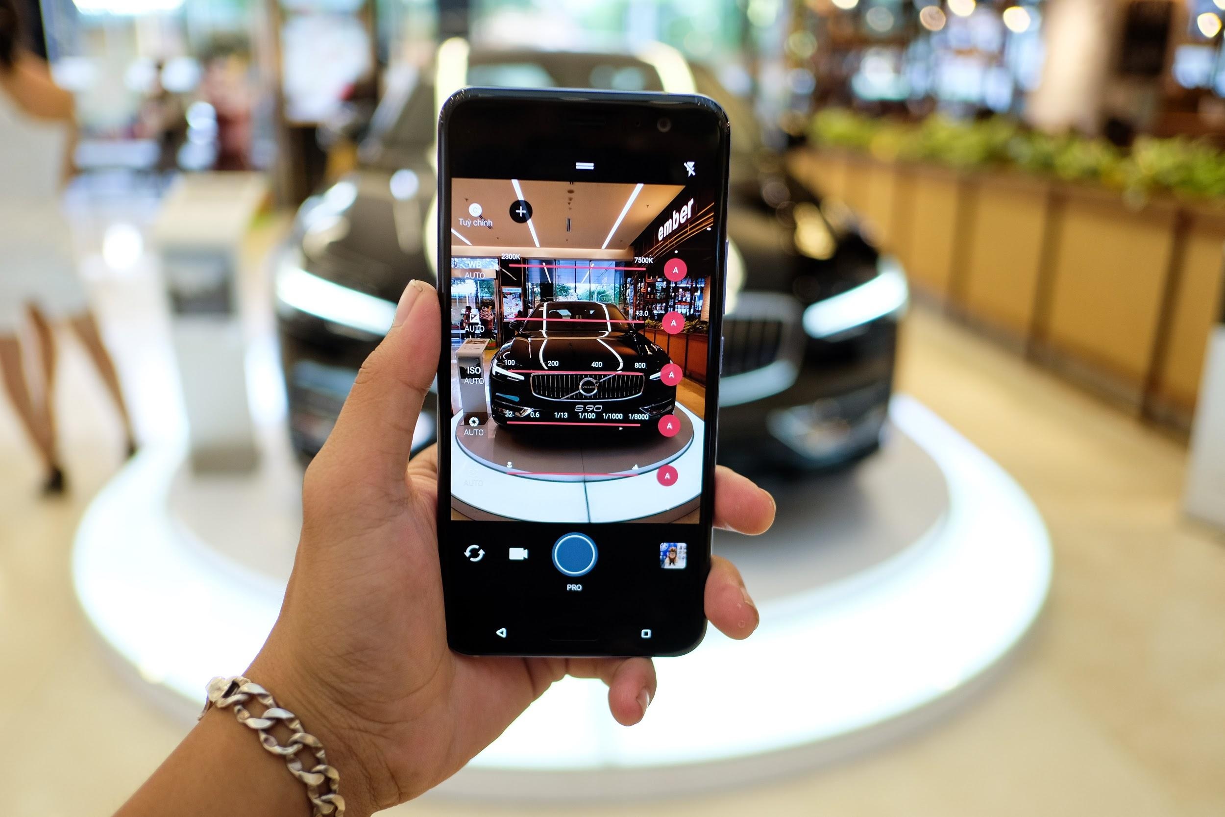 HTC U11: Khong chi la smartphone chup hinh dep nhat hinh anh