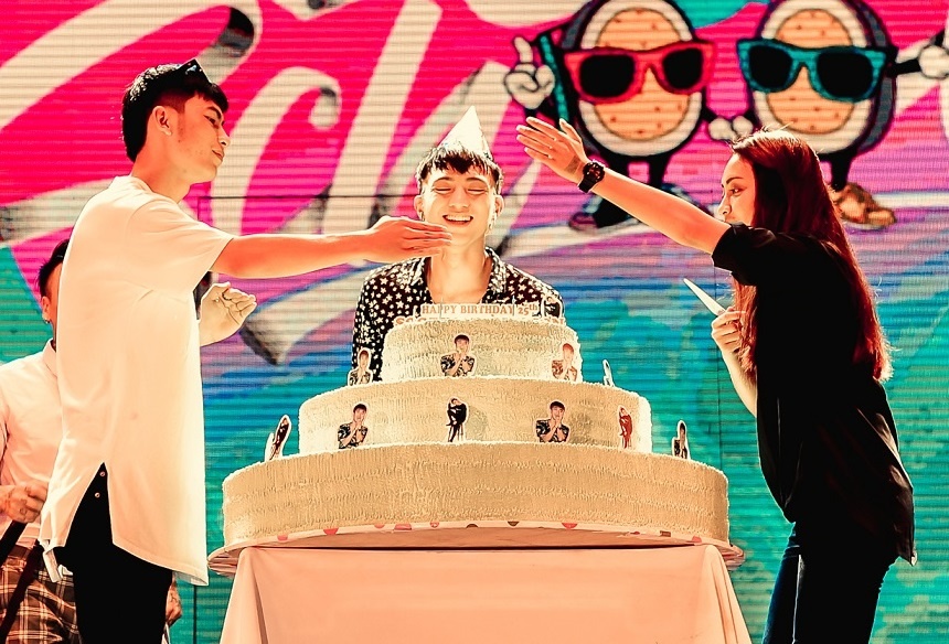 Soobin Hoang Son mung sinh nhat tren san khau Pushmax Back to school hinh anh