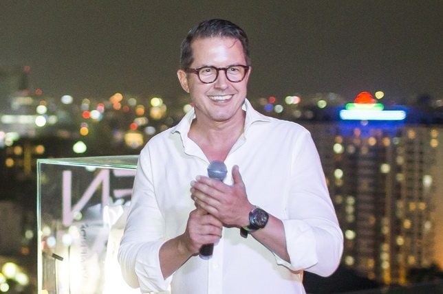 Ong chu SevenFriday hoi ngo nguoi yeu dong ho tai TP.HCM hinh anh