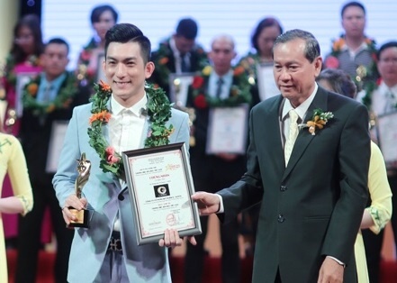 Ong chu G-White tung vay tien nong de kinh doanh hinh anh