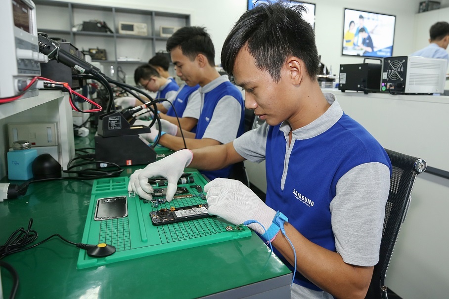 Hoc nghe sua chua dien thoai voi chuong trinh Samsung Tech Institute hinh anh