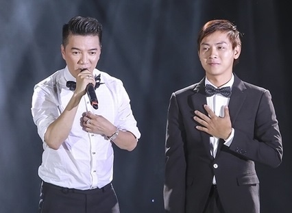 Dam Vinh Hung, Hoai Lam than thiet nhu cha con trong dem nhac o Ha Noi hinh anh