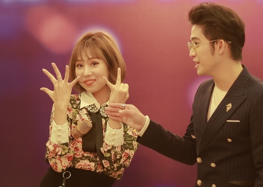 Bo Erik, Min song ca 'Ghen' voi VJ Quoc Bao hinh anh