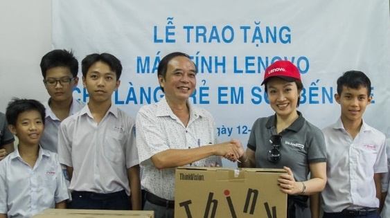 Lenovo, Microsoft tai tro may tinh cho lang tre em SOS Ben Tre hinh anh