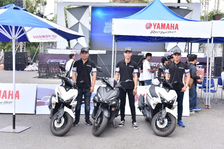 Yamaha giới thiệu NVX màu mới ảnh 2 Yamaha gioi thieu NVX mau moi anh 2