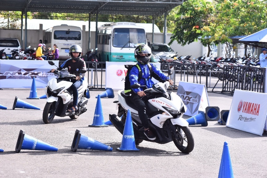 Yamaha giới thiệu NVX màu mới ảnh 3 Yamaha gioi thieu NVX mau moi anh 3