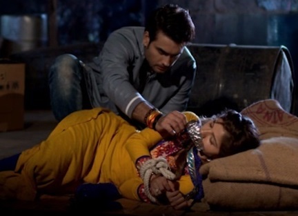 Phim 'Hai so phan': Bat coc nham nguoi, nam chinh phai cuoi nan nhan hinh anh