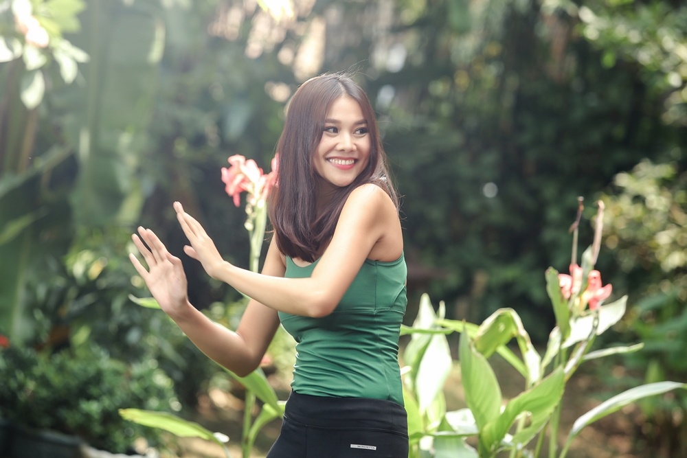 My Linh bat ngo ket hop cung Thanh Hang anh 4