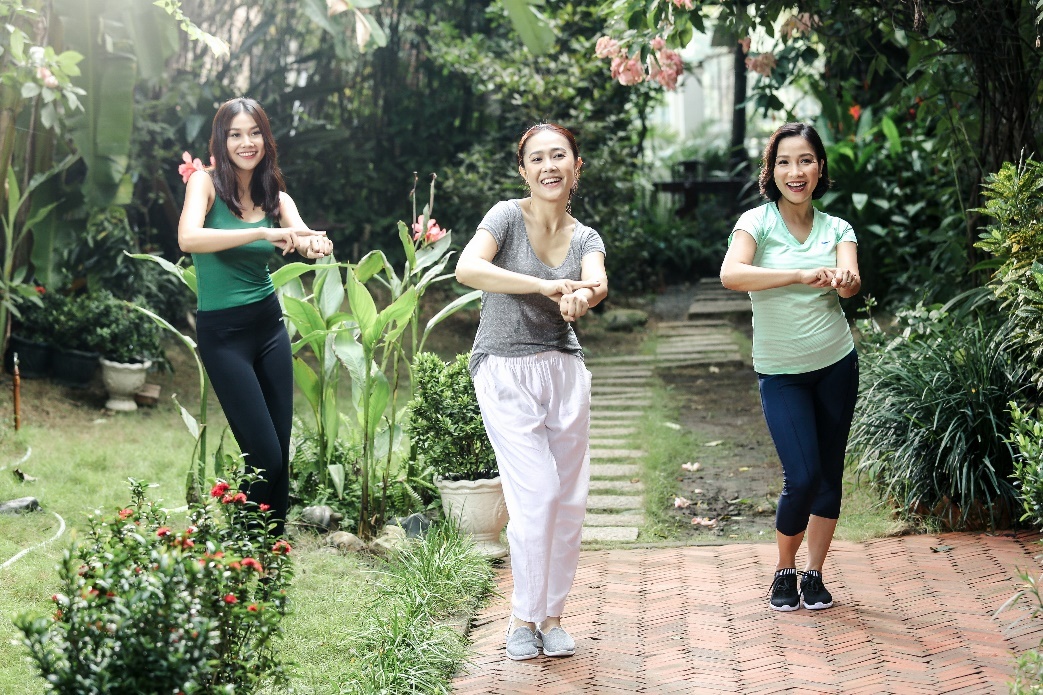 My Linh bat ngo ket hop cung Thanh Hang anh 7