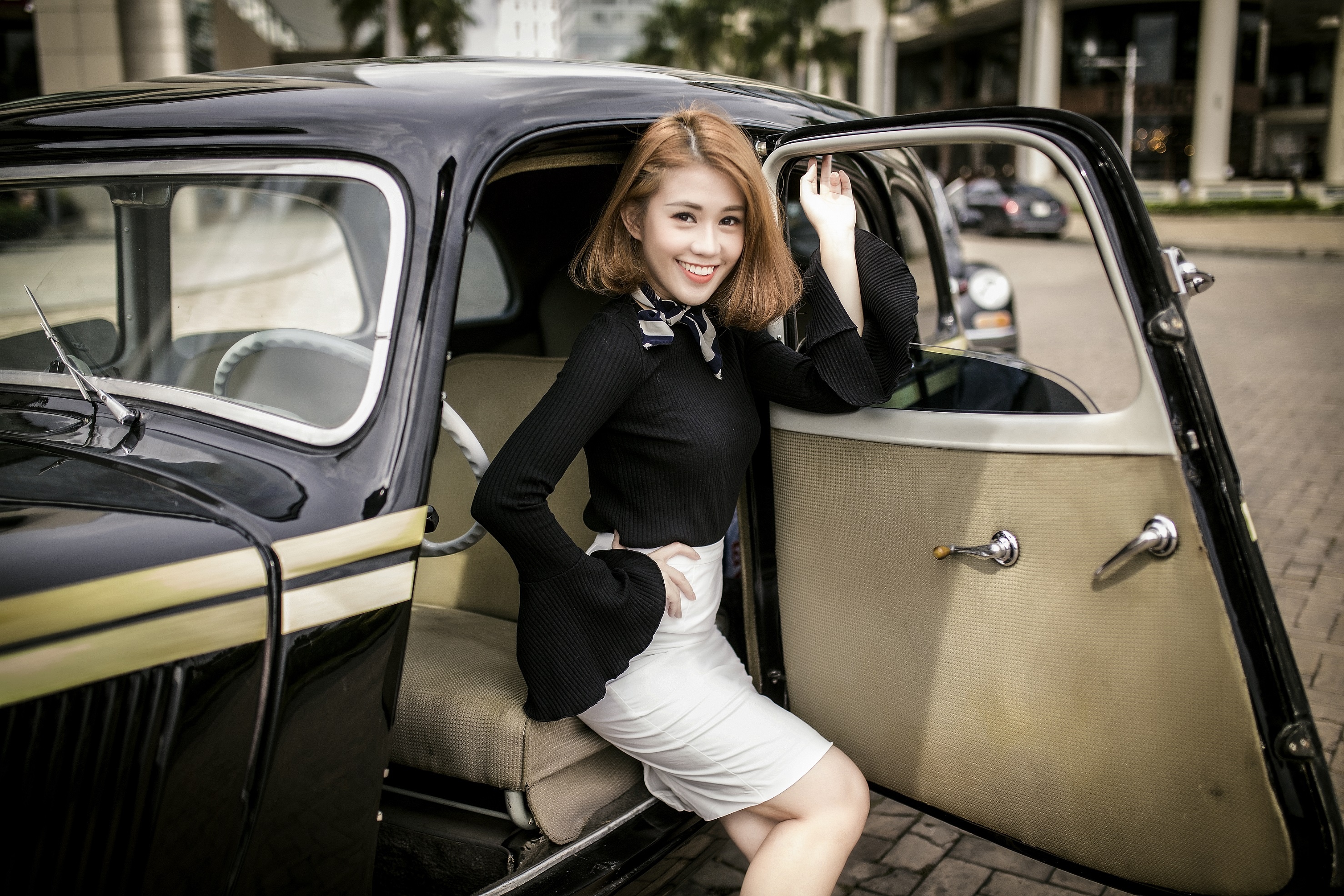 B Tran, Ngoc Thao sang trong ben dan xe co Kingsman hinh anh