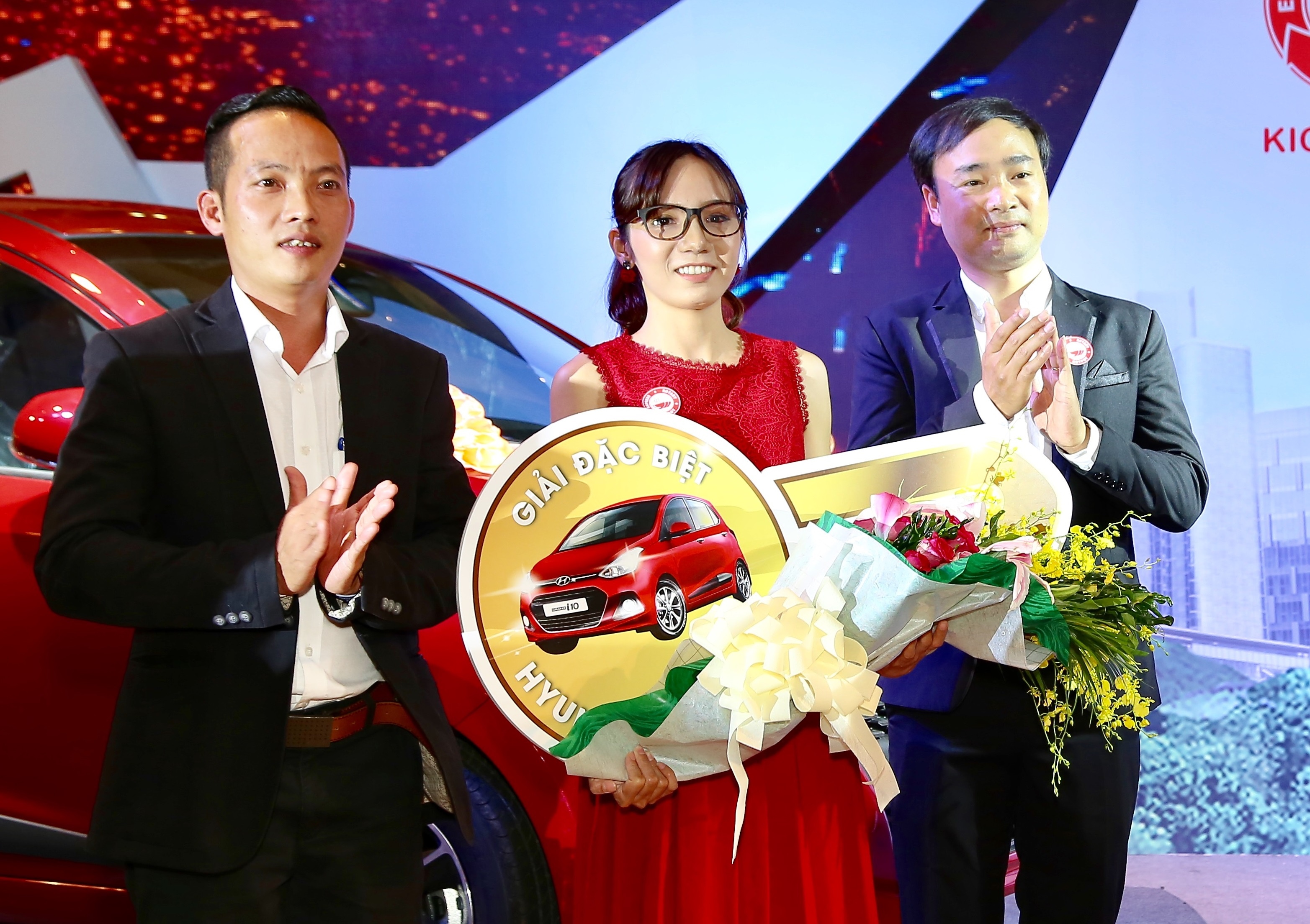 Kichi Kichi trao oto Hyundai Grand i10 cho khach hang may man hinh anh