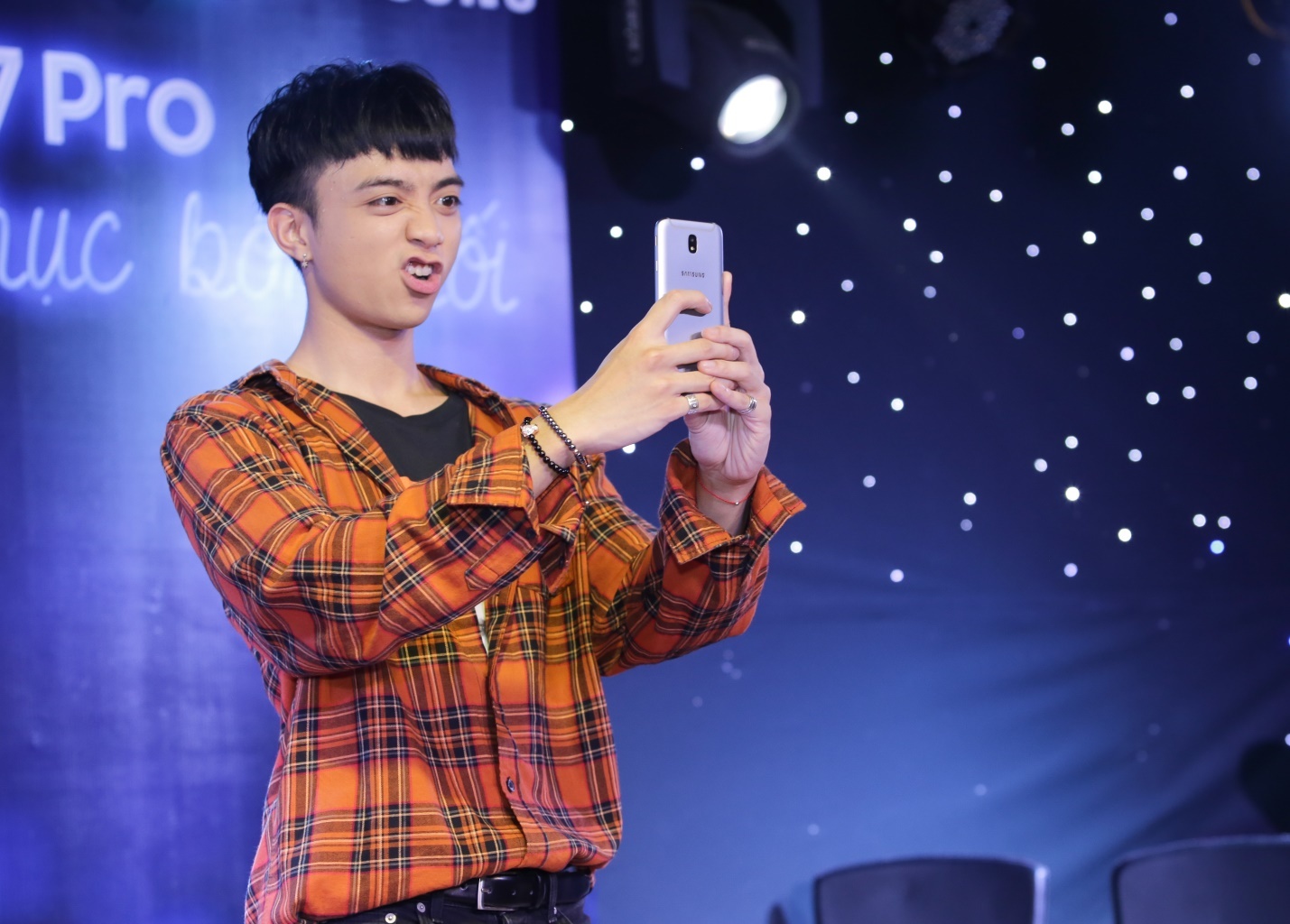 Samsung Galaxy J7 Pro anh 3