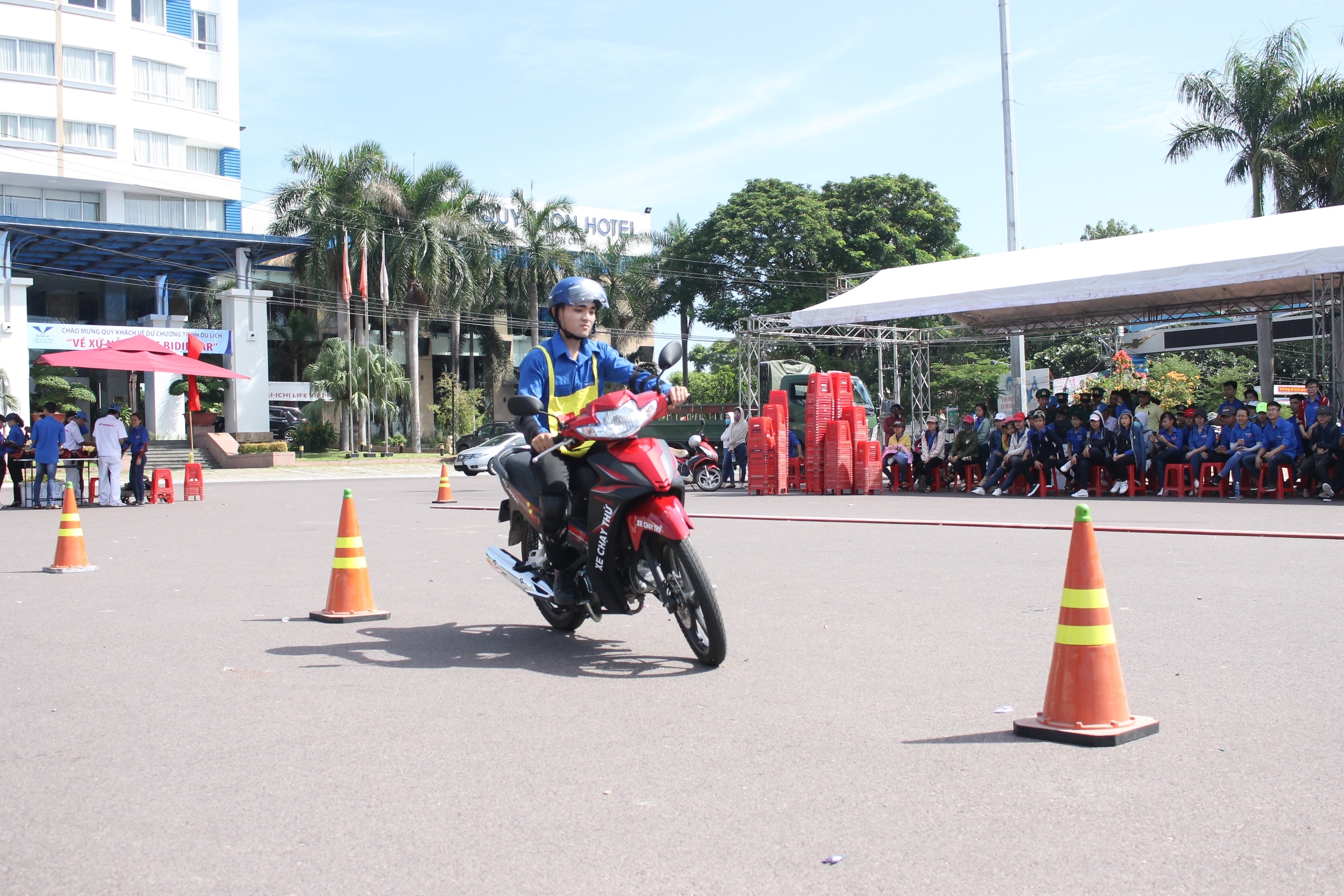 Khoi dong cuoc thi Thanh nien voi van hoa giao thong 2017 hinh anh