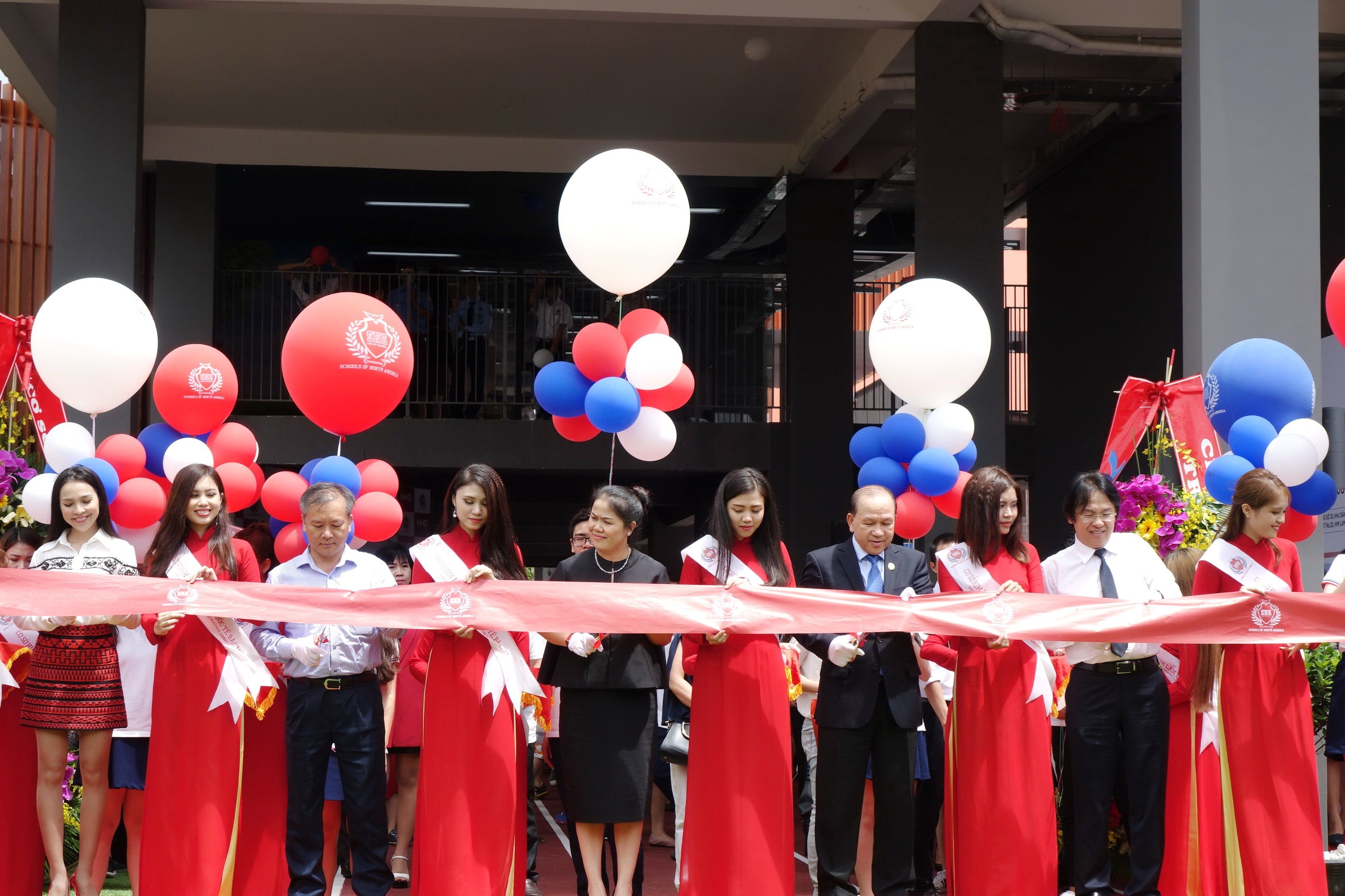 truong Quoc te Bac My anh 1