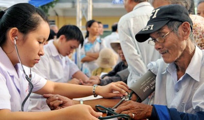 2.000 nguoi cao tuoi duoc do do loang xuong, tu van dinh duong hinh anh