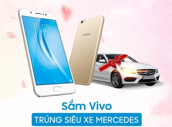 Sam Vivo trung xe Mercedes tai The Gioi Di Dong hinh anh