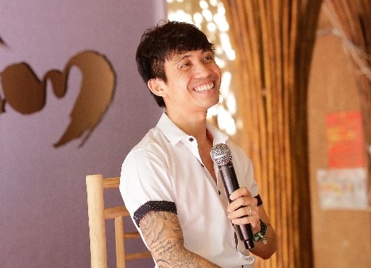 Minh Nhua: ‘Cuoc doi la su phan chieu cua tam’ hinh anh