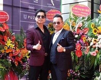 Ngoc Son hat live mung khai truong showroom moi cua Chuong Tailor hinh anh