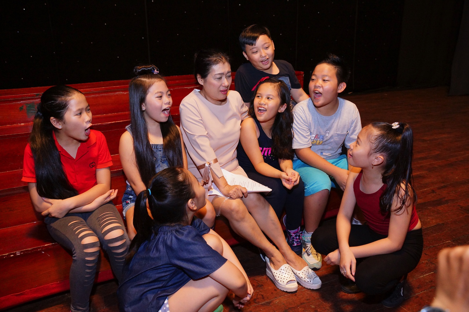 Thanh Thuy tro lai lam nhac kich hoanh trang cho thieu nhi hinh anh