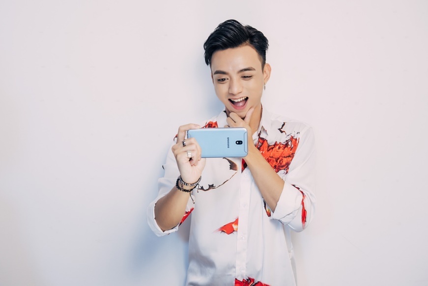 hoc cach selfie hut like cua Min,  Isaac,  Soobin anh 2