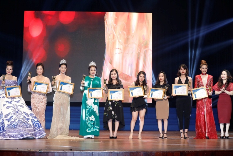 Nữ doanh nhân Sắc - Tâm - Tài ảnh 3 Nu doanh nhan Sac - Tam - Tai anh 3