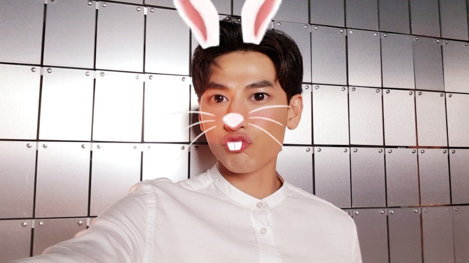 hoc cach selfie hut like cua Min,  Isaac,  Soobin anh 6