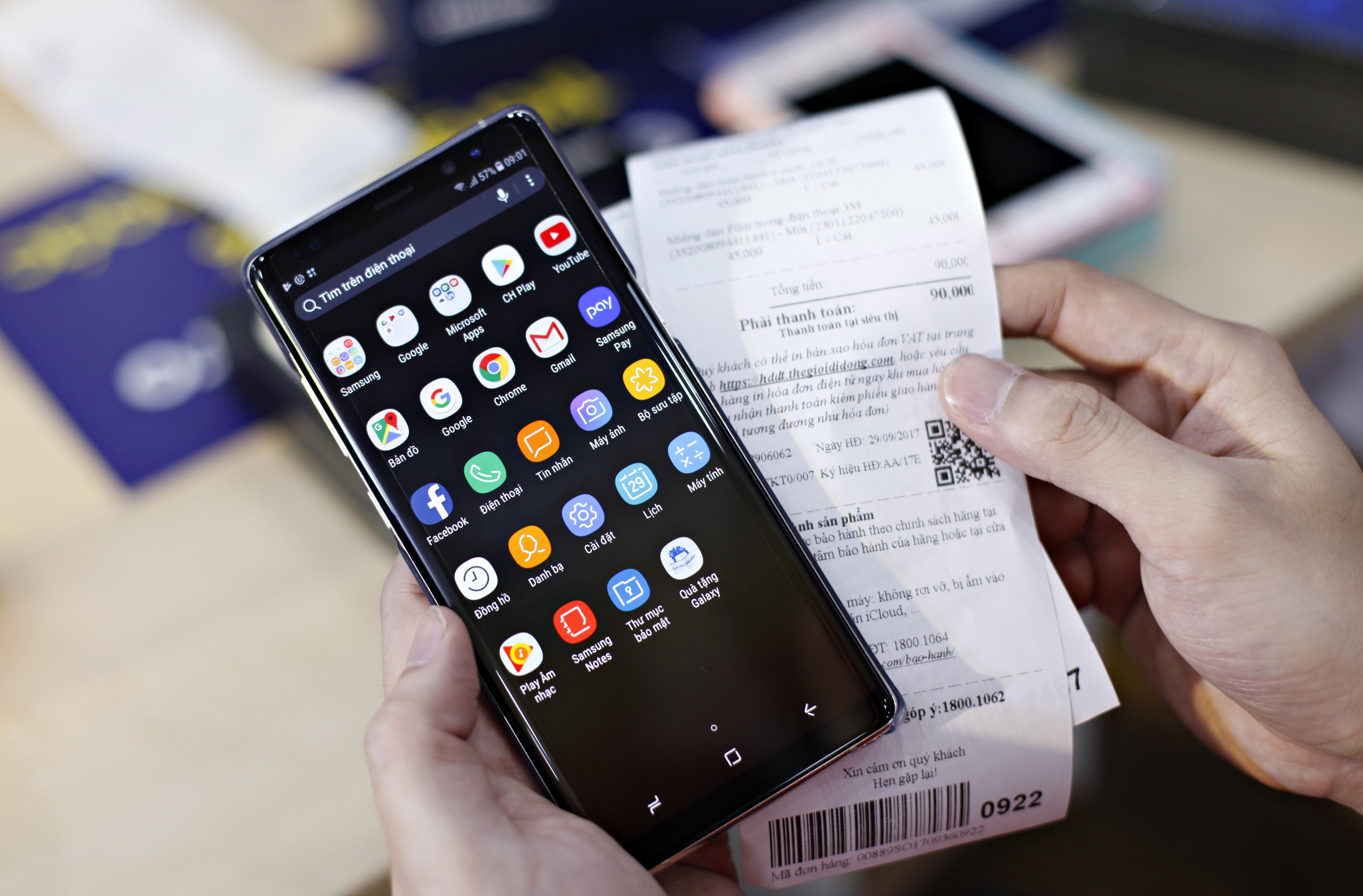 Xep hang giua dem cho mua Galaxy Note 8 tai Viet Nam hinh anh