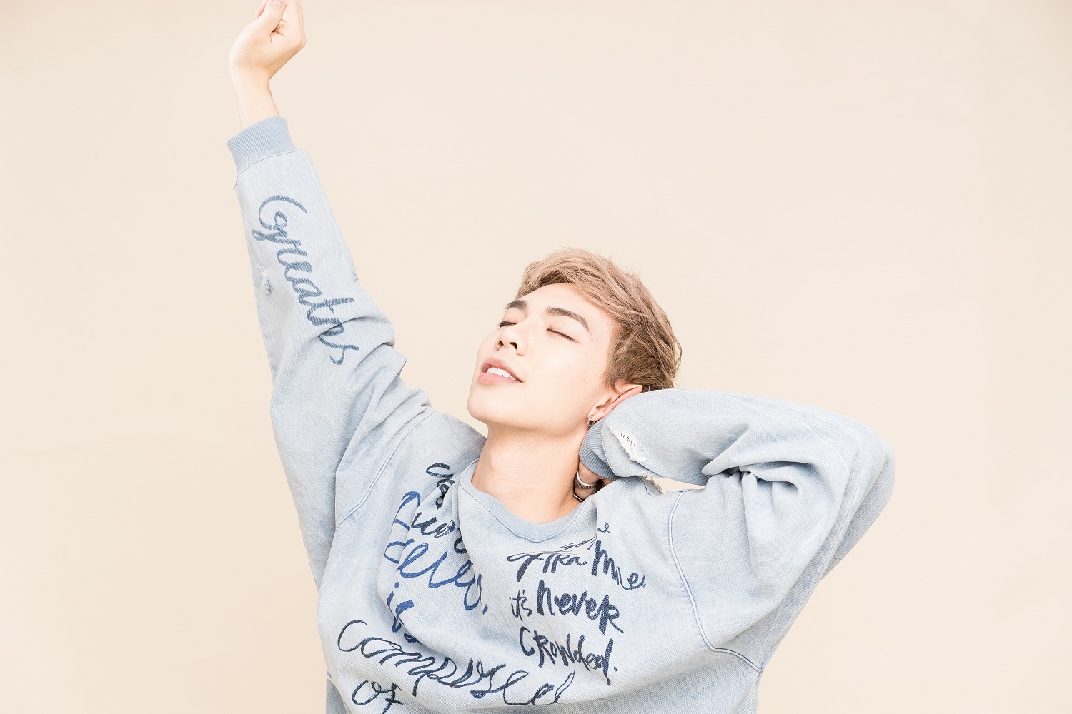 Erik, Duong Hoang Yen tham du le hoi 'Vuon trang co tich' tai Ha Noi hinh anh