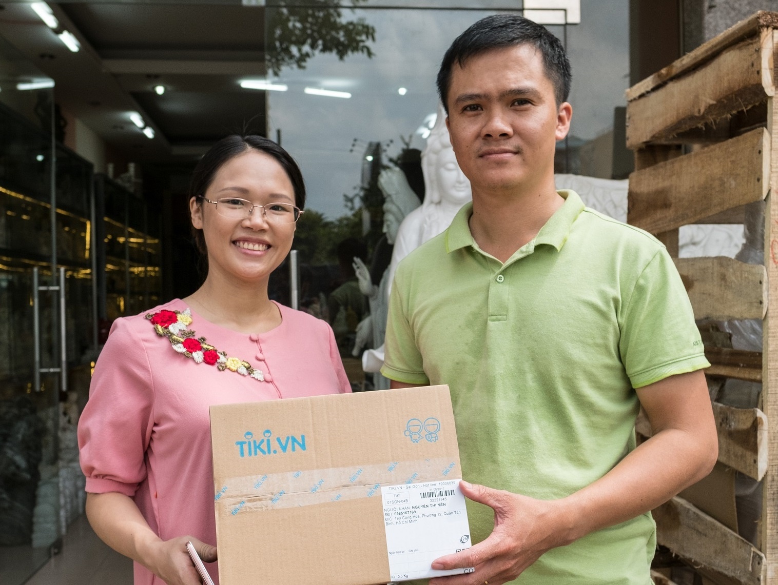 Ra mat TikiNow 'Nhan hang trong 2 tieng', Tiki dang co chien luoc gi? hinh anh