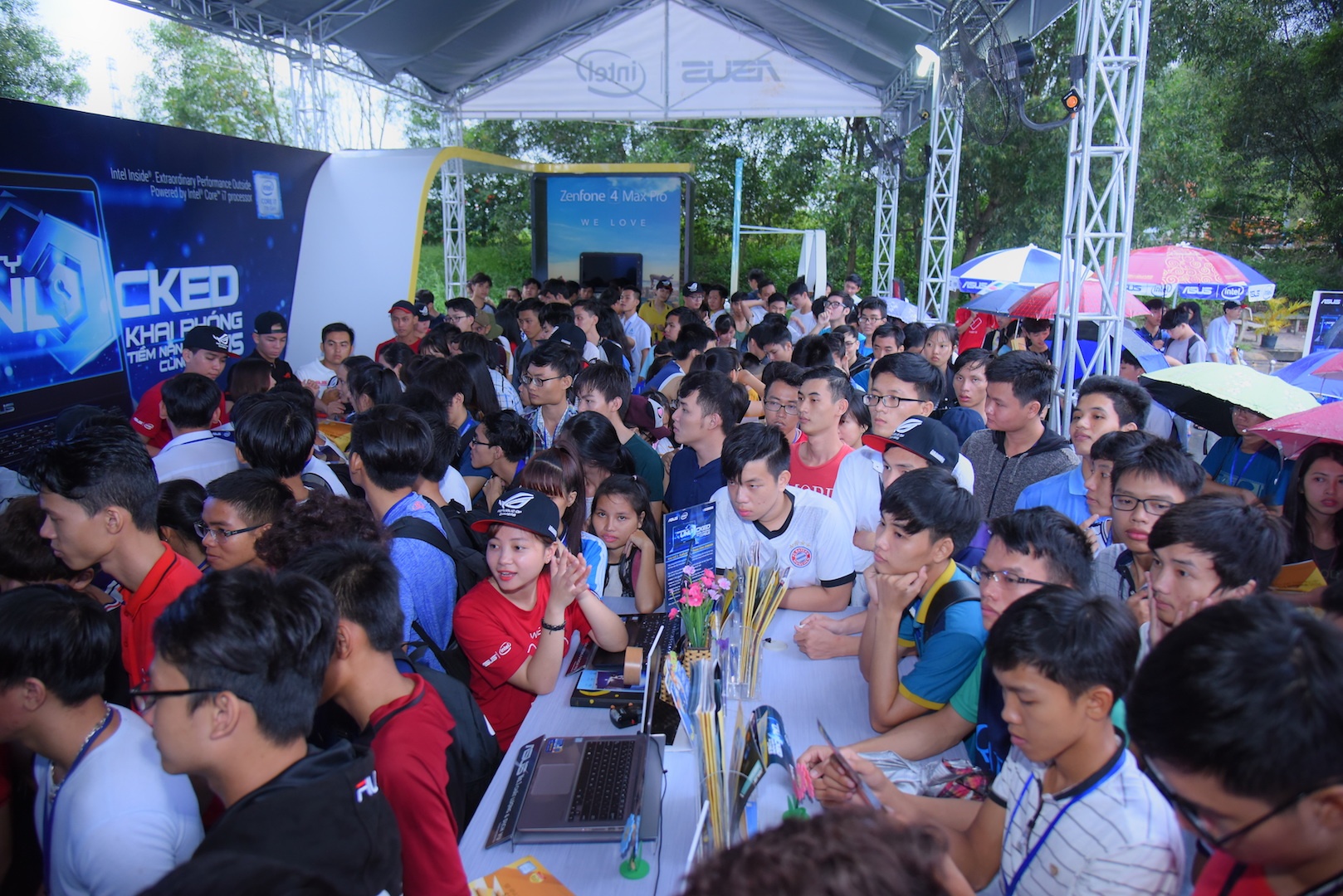 Asus to chuc tour trai nghiem cong nghe cho sinh vien toan quoc hinh anh