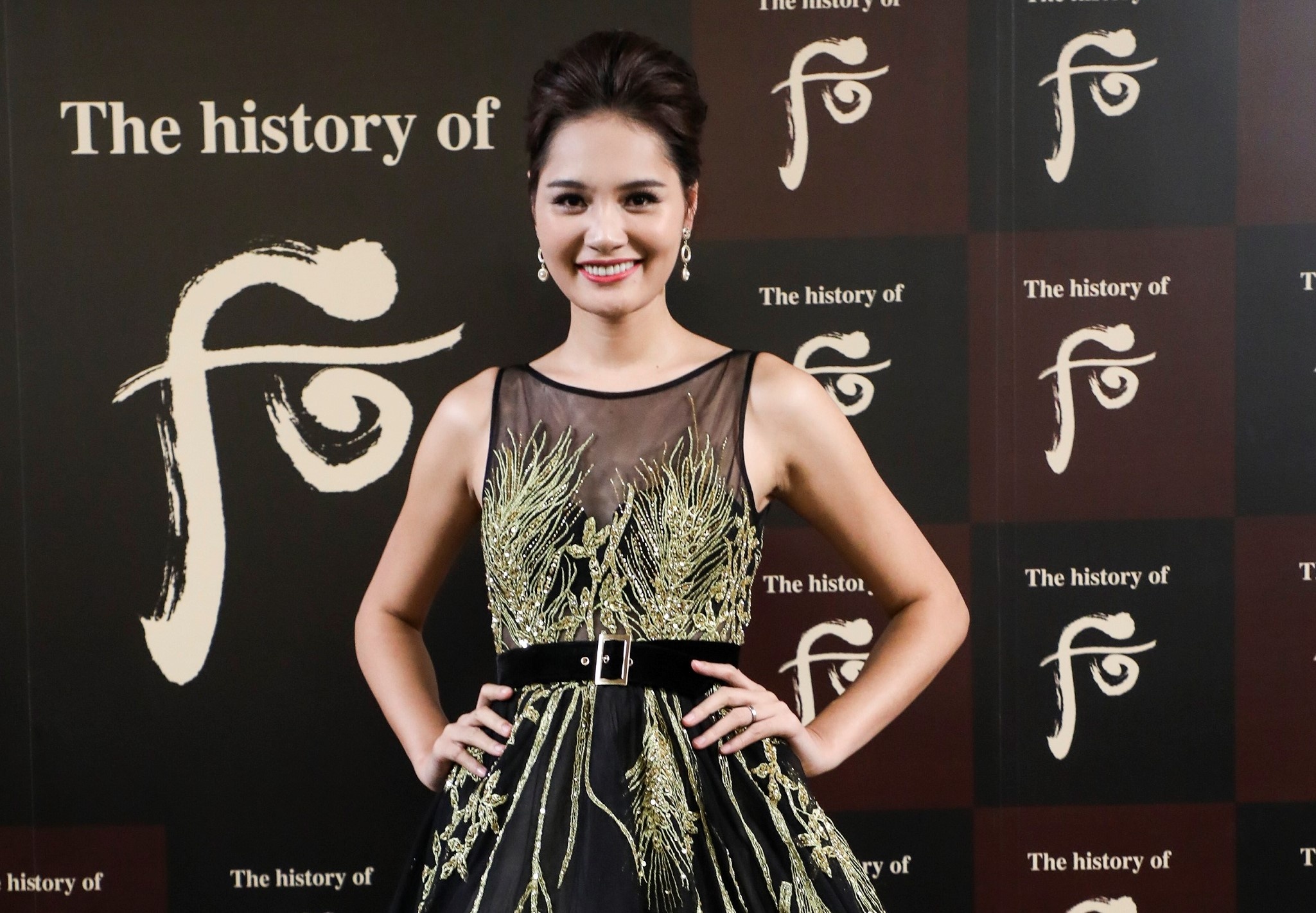 Huong Giang gap go Hoa hau the gioi Trung Quoc tai Bac Kinh hinh anh