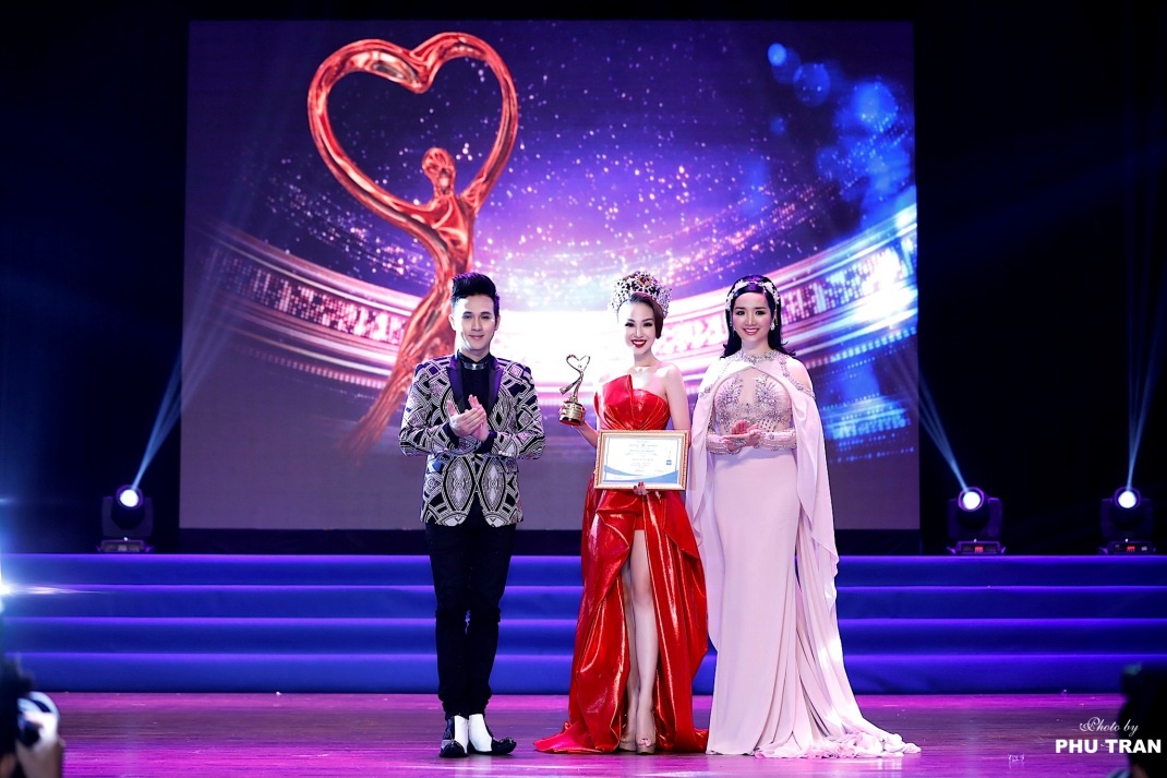 Nu doanh nhan Sac - Tam - Tai anh 6