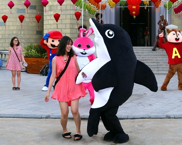 Hoa tre tho voi loat hoat dong thu vi tai Vinpearl Land hinh anh