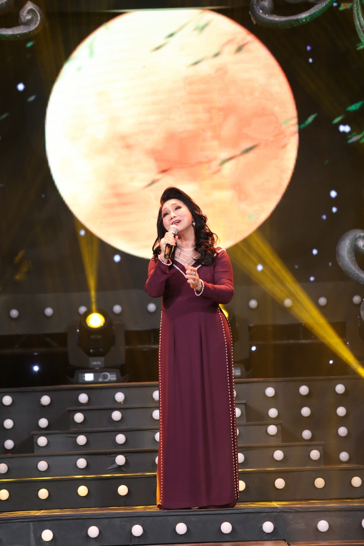 Buoc chan hai the he anh 7