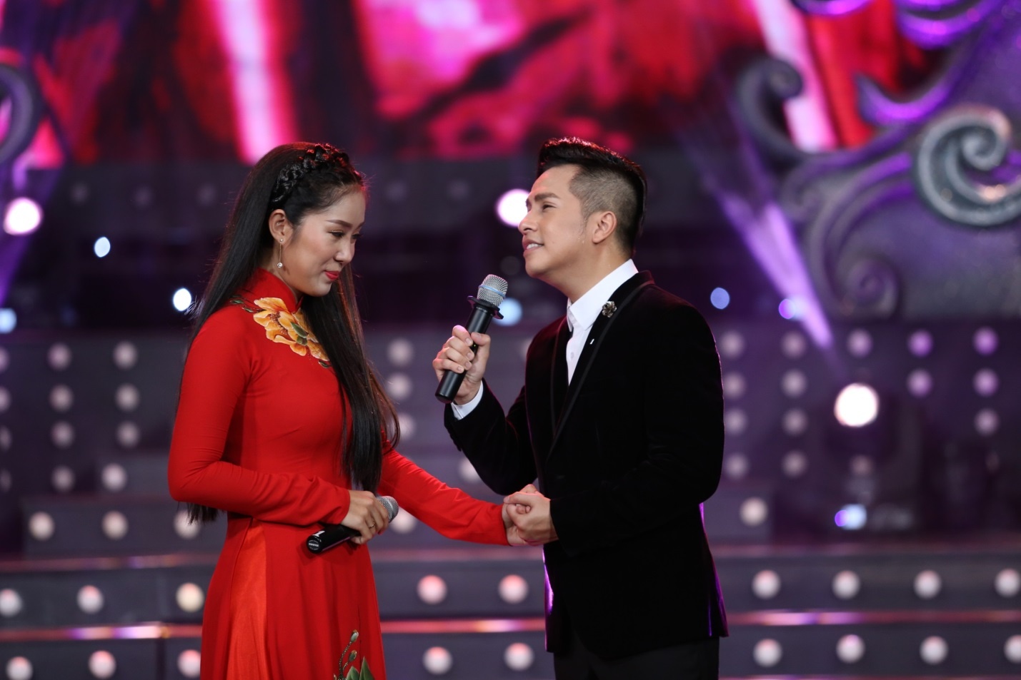 Buoc chan hai the he anh 8