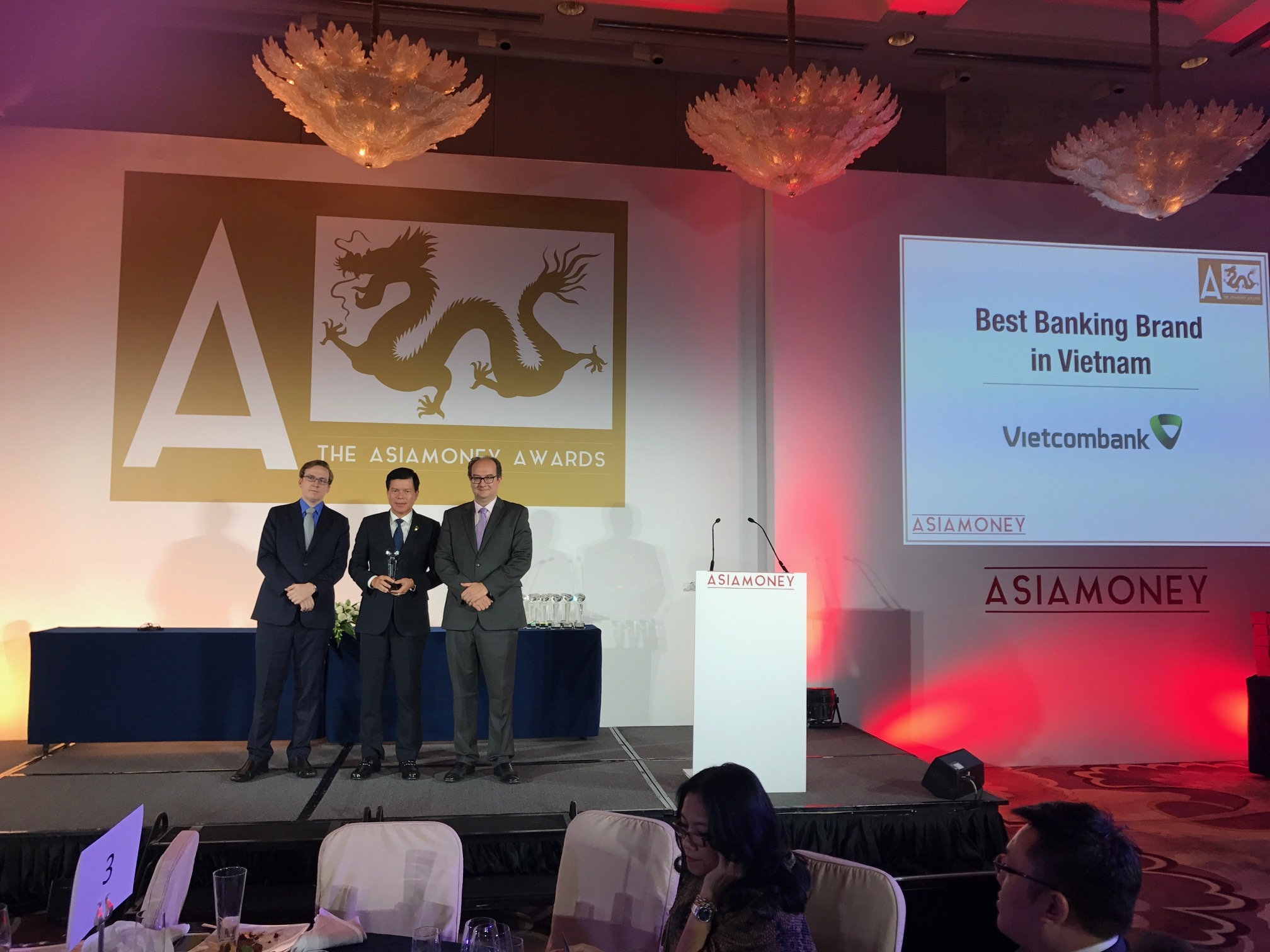 Vietcombank mo rong hoat dong ra nuoc ngoai anh 1