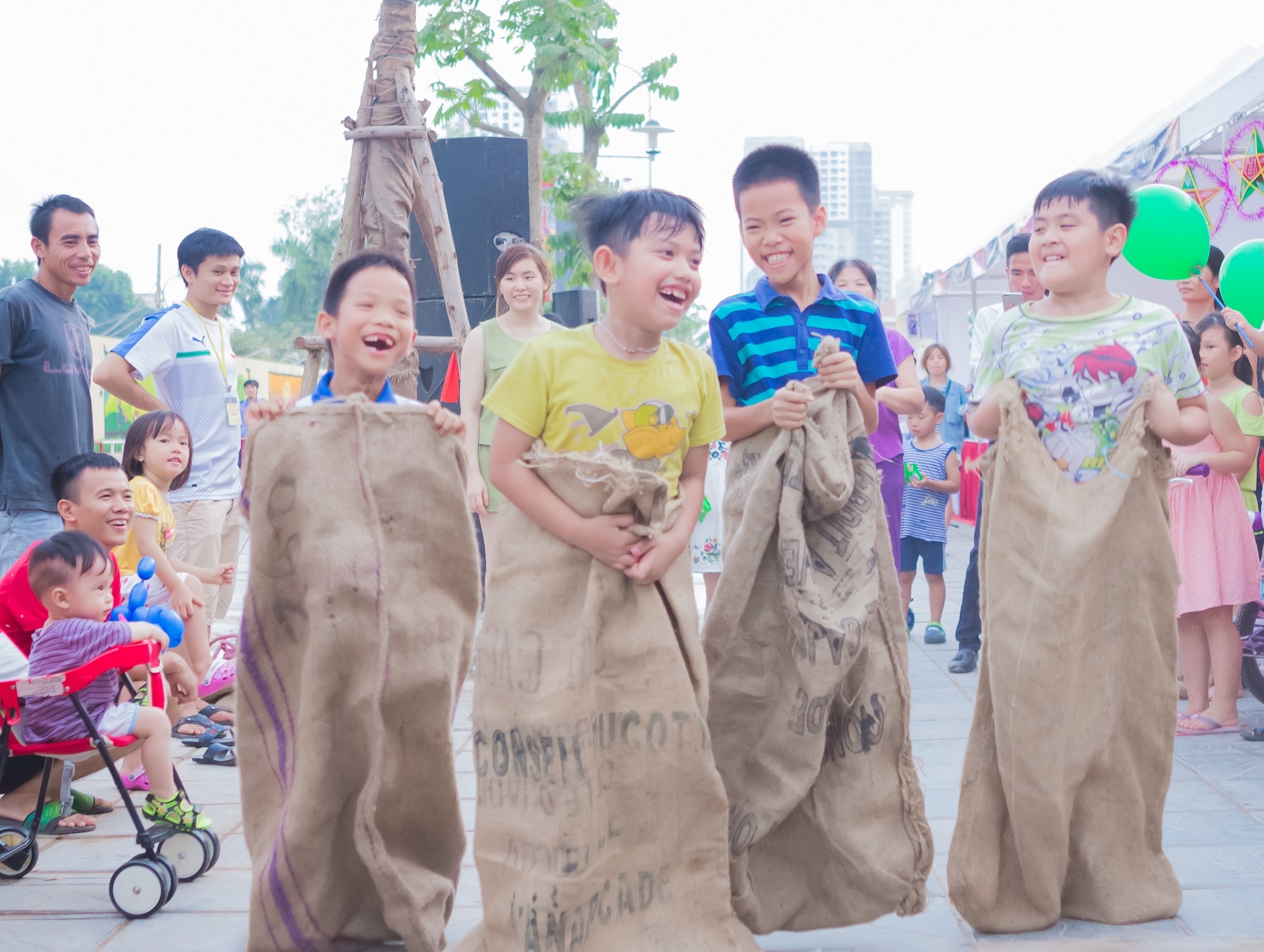 Tre em Ha thanh vui don Trung thu truyen thong hinh anh