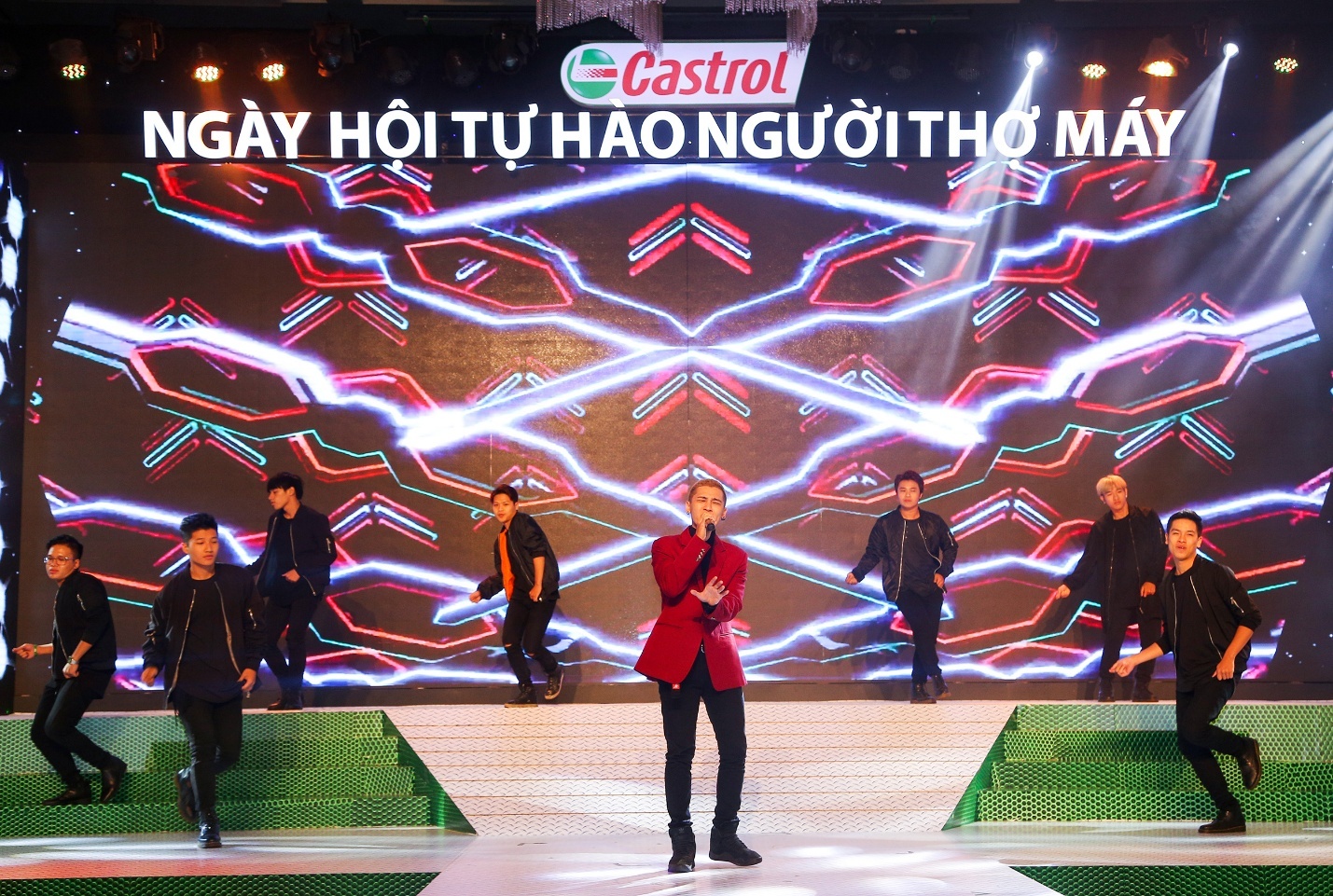 Thợ máy Castrol ảnh 3 Tho may Castrol anh 3