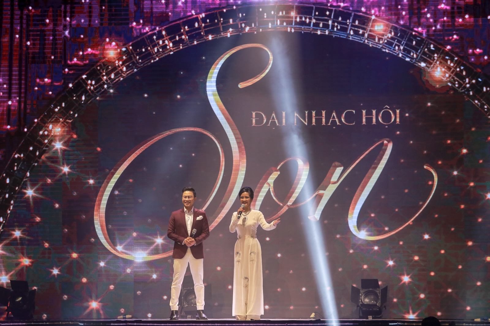 Hong Nhung,  Bang Kieu ke bon mua tinh yeu anh 12