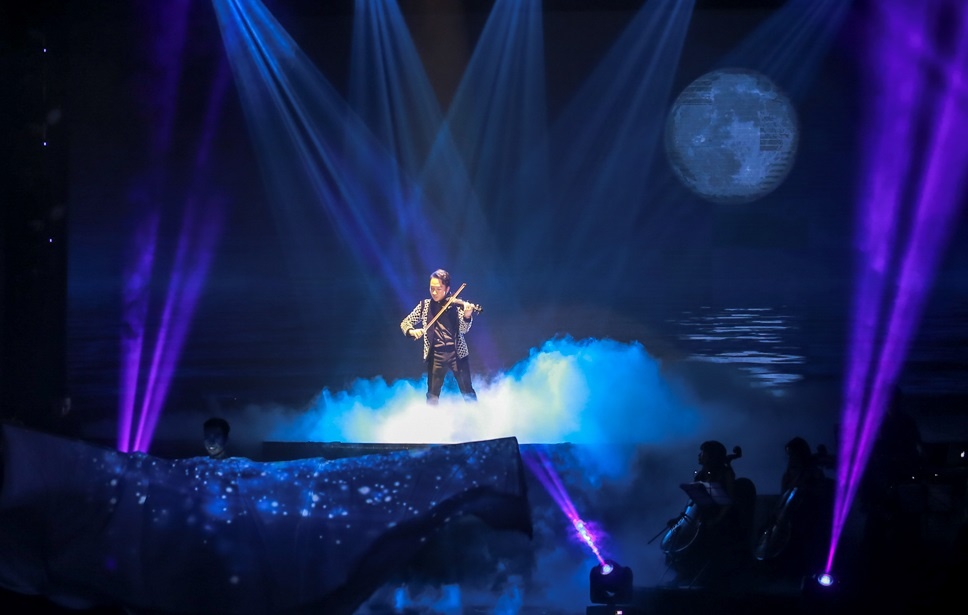 Hong Nhung,  Bang Kieu ke bon mua tinh yeu anh 1