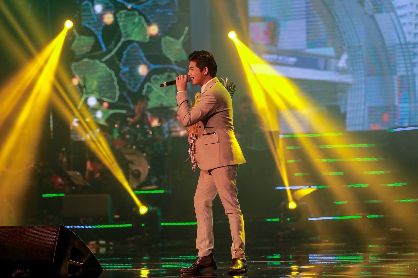 Hong Nhung,  Bang Kieu ke bon mua tinh yeu anh 2