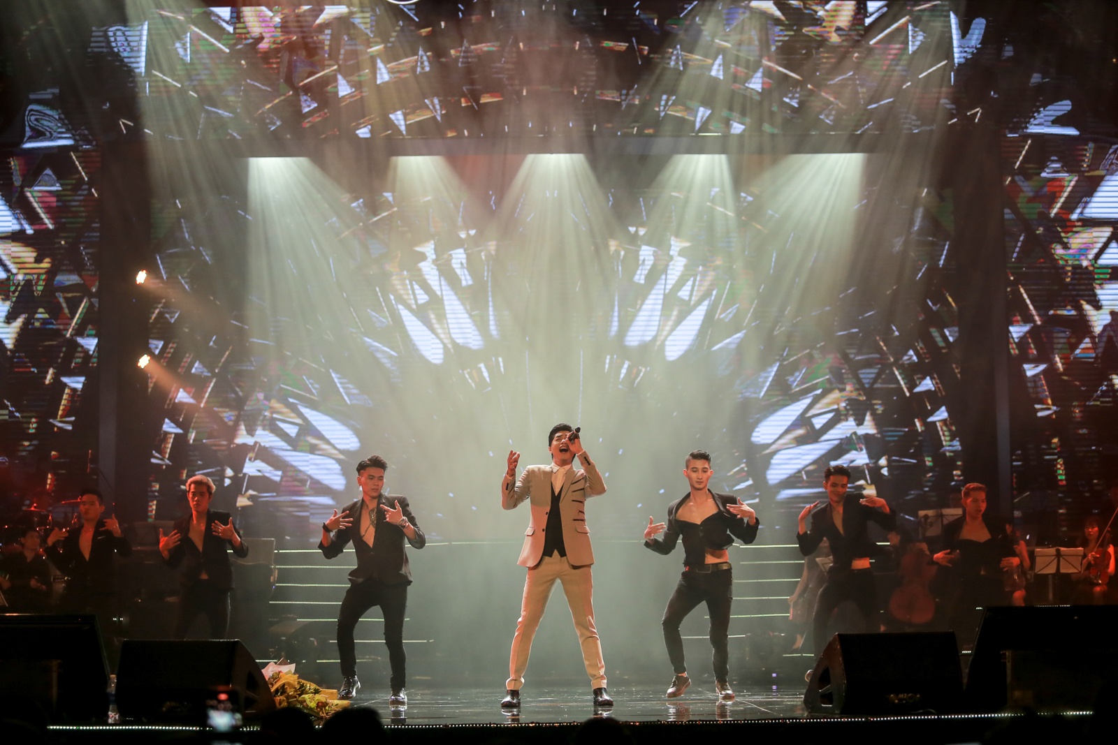 Hong Nhung,  Bang Kieu ke bon mua tinh yeu anh 3