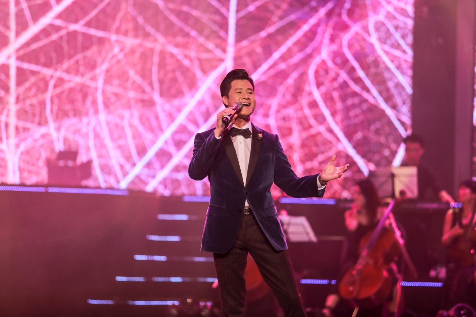 Hong Nhung,  Bang Kieu ke bon mua tinh yeu anh 5