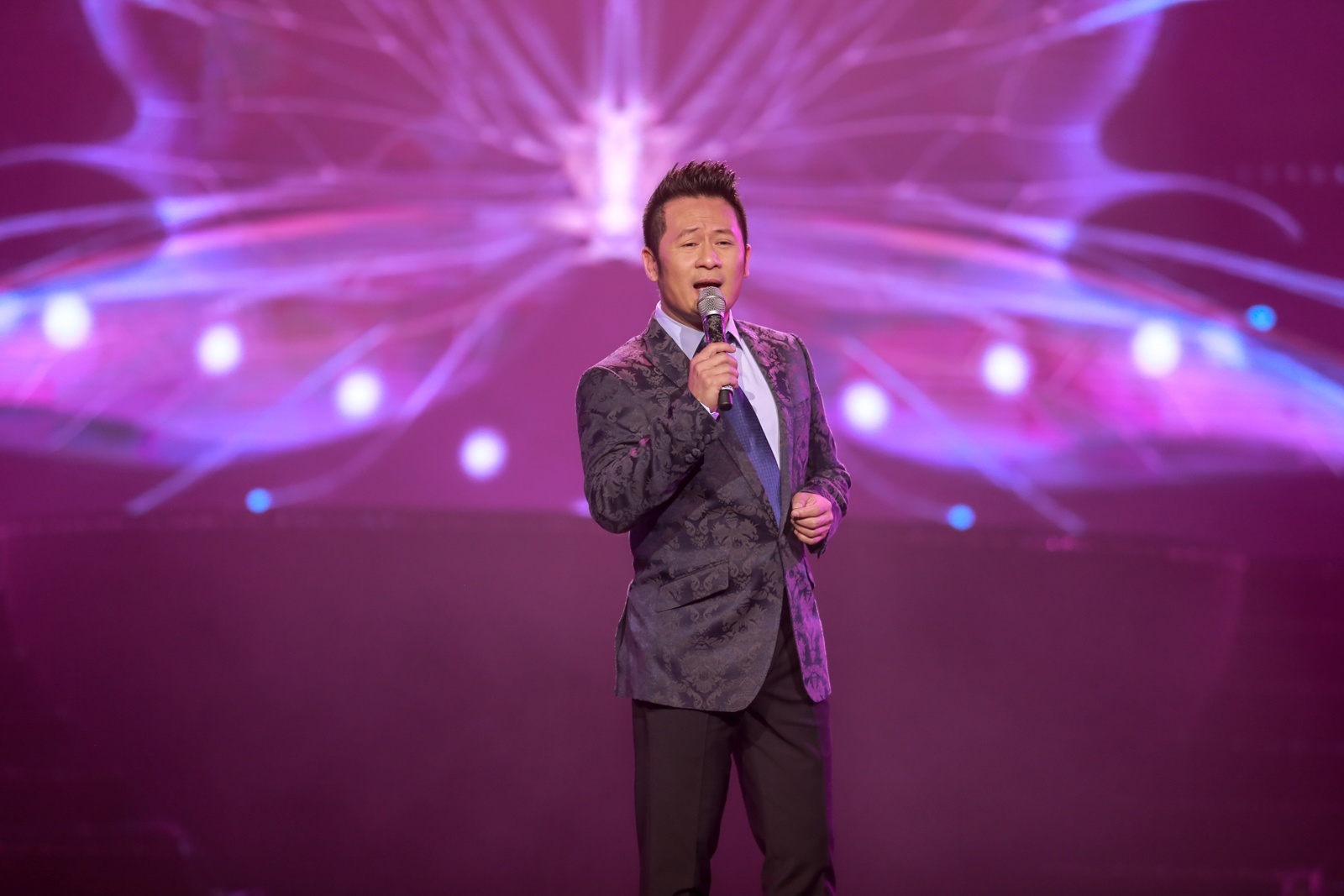 Hong Nhung,  Bang Kieu ke bon mua tinh yeu anh 10