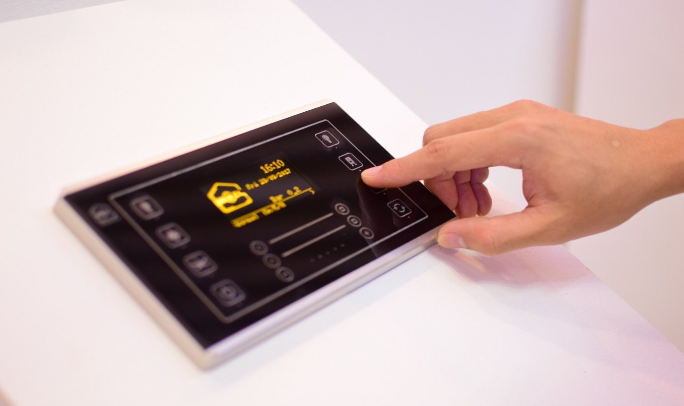 Trai nghiem ngoi nha thong minh SmartHome cong nghe Viet hinh anh