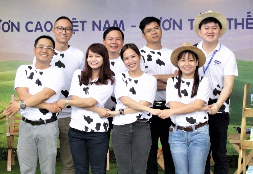 Vinamilk dong hanh cung 'Ngay hoi viec lam Bach khoa 2017' hinh anh