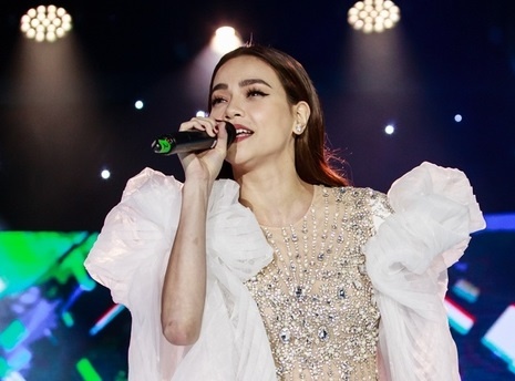 Ho Ngoc Ha mang 'Ca mot troi thuong nho' len san khau Lavie En Rose hinh anh