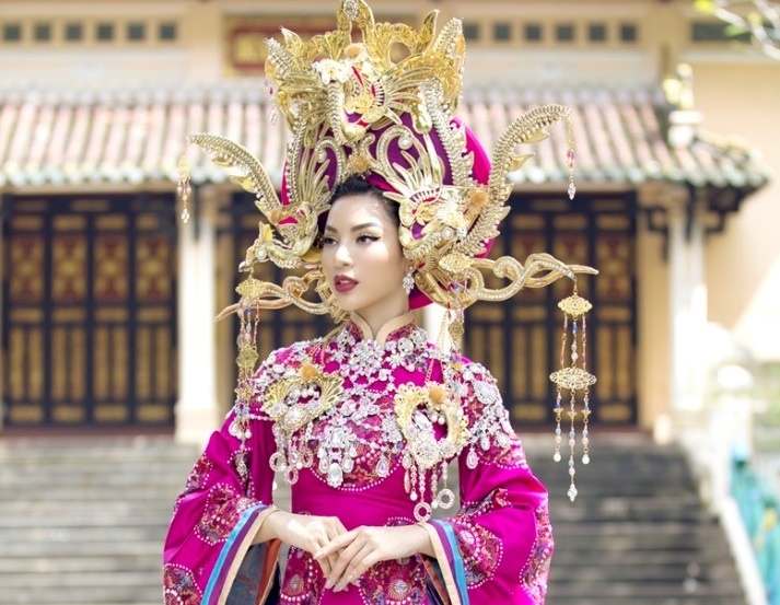 Ngam thiet ke dam van hoa cung dinh Hue trong BST ‘Ngoc vien dong’ hinh anh