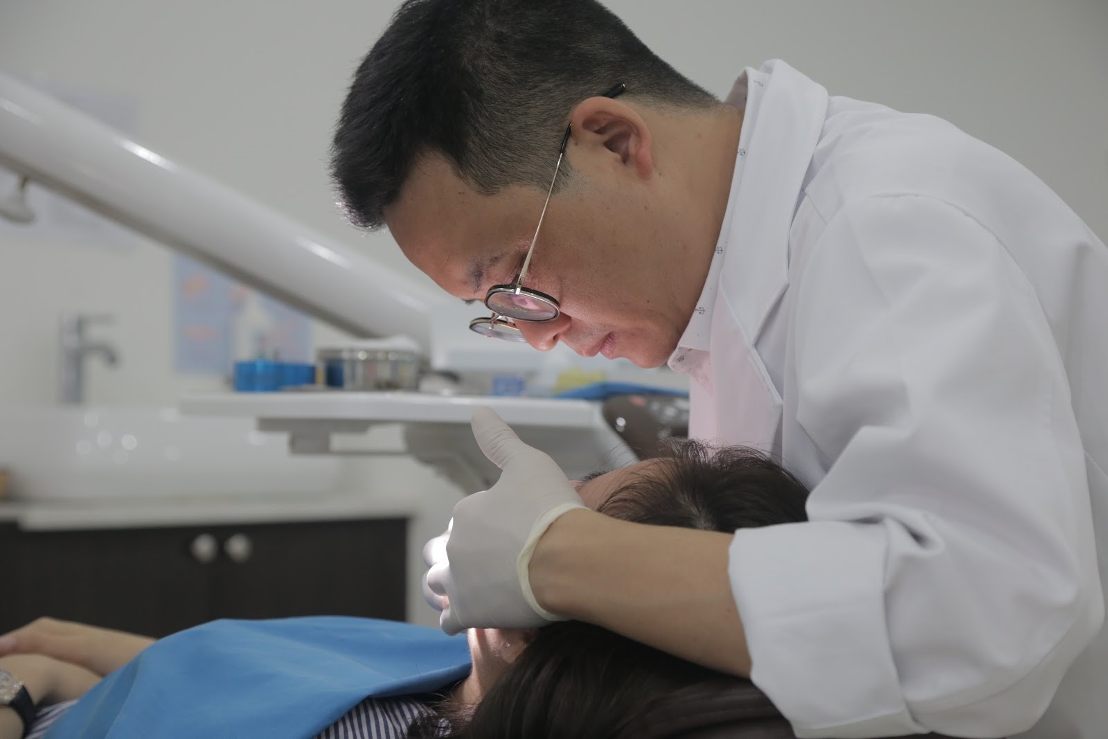 nhổ răng khôn không đau bằng phương pháp mới ảnh 3 nho rang khon khong dau bang phuong phap moi anh 3